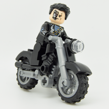 Load image into Gallery viewer, Minifigure - based on the character Terminator